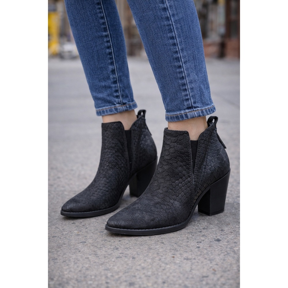 Jeffrey‎ Campbell Rowlan Snake Texture Block Heel Ankle Boots Western Size 7.5